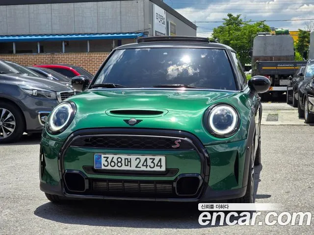 Mini Cooper 2024 — photo 1