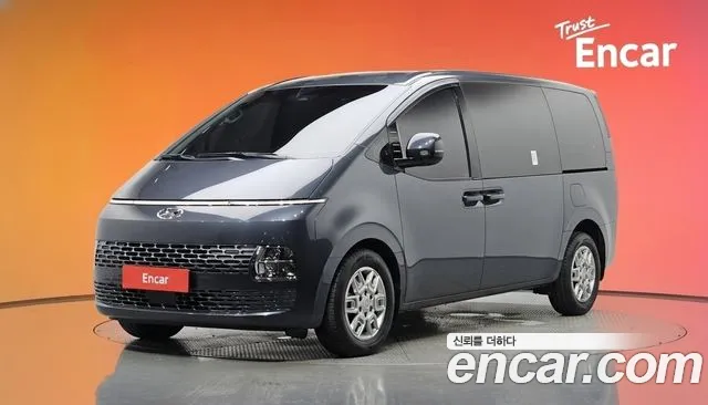 Hyundai Staria 2024 — photo 1
