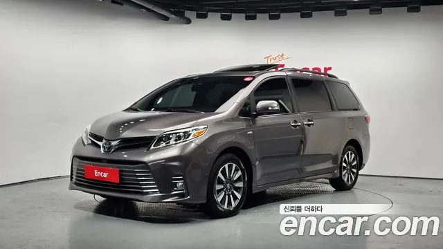 Toyota Sienna 2018 — photo 1