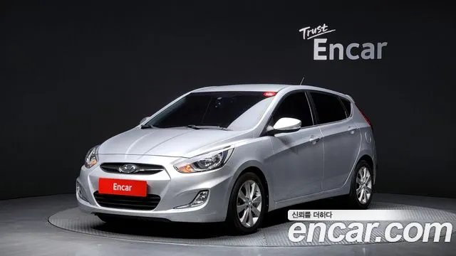 Hyundai Accent 2011 — photo 1