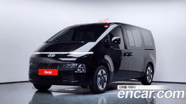 Hyundai Staria 2025 — photo 1