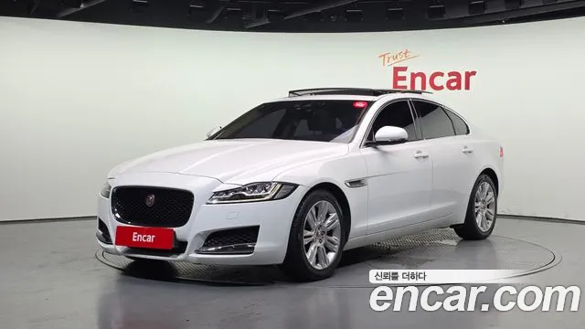 Jaguar XF 2017 — photo 1