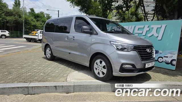 Hyundai Starex 2018 — photo 1