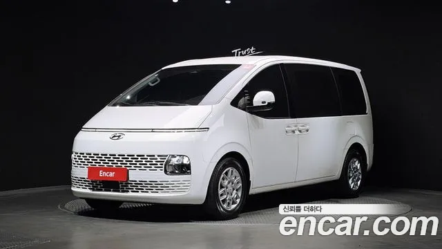 Hyundai Staria 2022 — photo 1