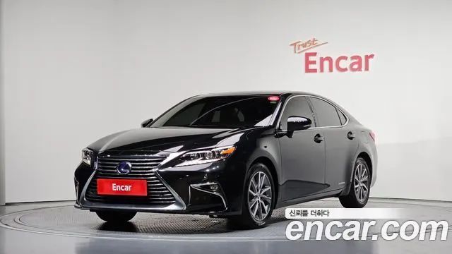 Lexus ES 2018 — photo 1