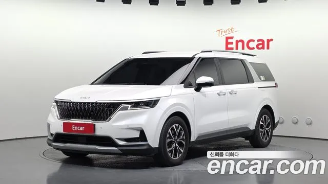 Kia Canival 2023 — photo 1