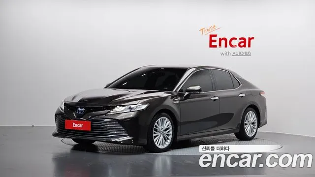 Toyota Camry 2019 — photo 1