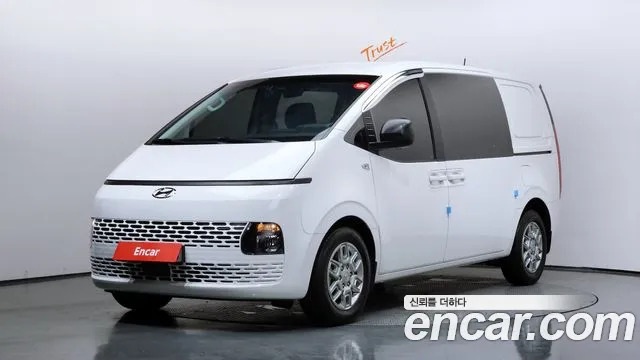 Hyundai Staria 2023 — photo 1