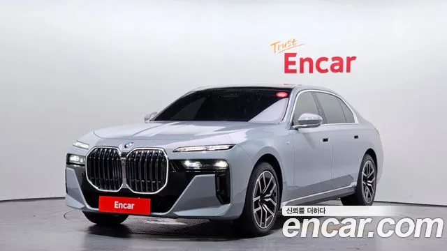 BMW 7-Series 2023 — photo 1