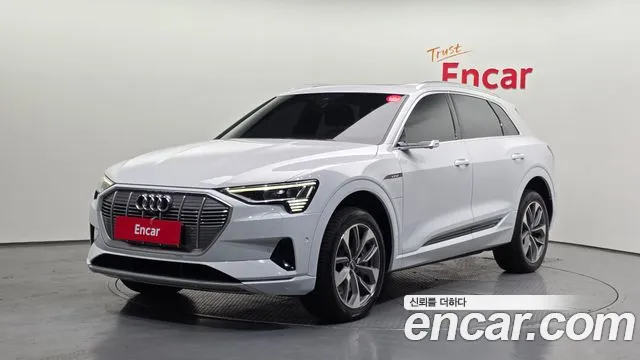Audi e-tron 2022 — photo 1