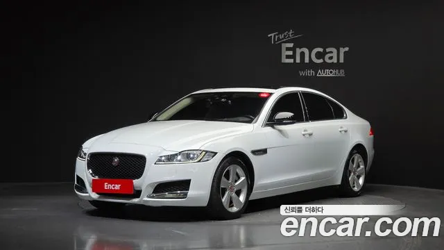 Jaguar XF 2018 — photo 1