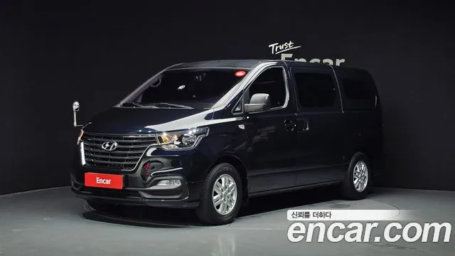 Hyundai Starex 2021 — photo 1