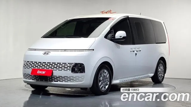 Hyundai Staria 2023 — photo 1