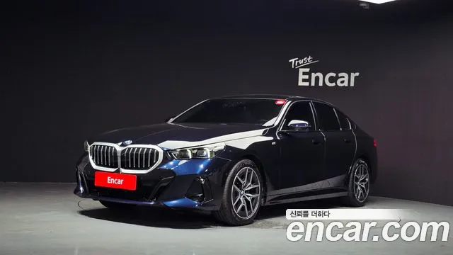 BMW 5-Series 2025 — photo 1