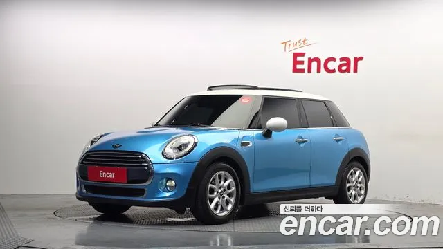 Mini Cooper 2016 — photo 1