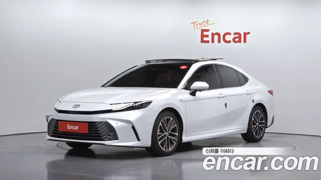 Toyota Camry 2025 — photo 1