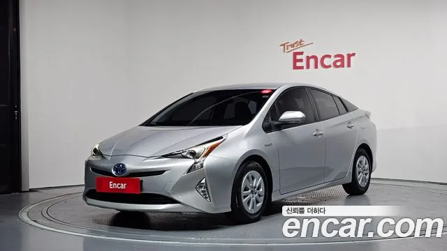 Toyota Prius 2017 — photo 1