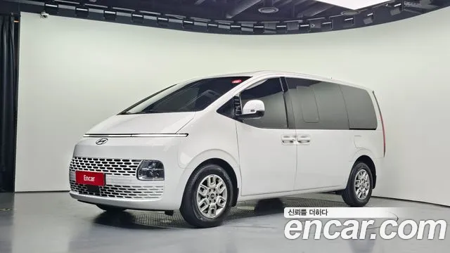 Hyundai Staria 2025 — photo 1