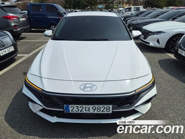 Hyundai AVANTE 2024 — photo 1
