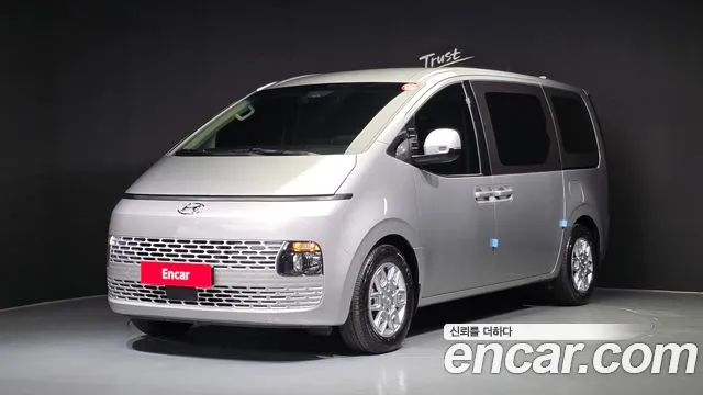 Hyundai Staria 2022 — photo 1