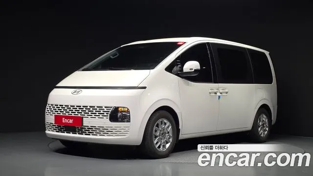 Hyundai Staria 2025 — photo 1