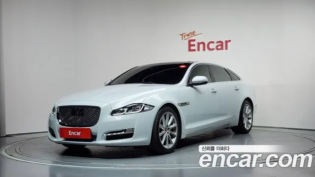 Jaguar XJ 2018 — photo 1