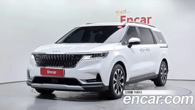 Kia Canival 2023 — photo 1