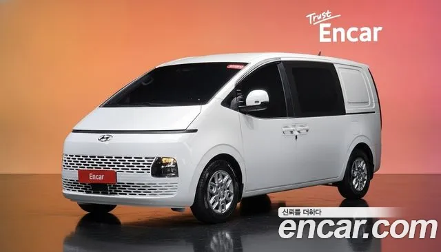 Hyundai Staria 2022 — photo 1