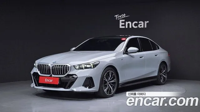 BMW 5-Series 2024 — photo 1