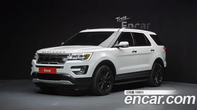 Ford Explorer 2017 — photo 1