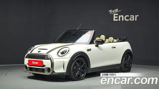 Mini Cooper Convertible 2024 — photo 1