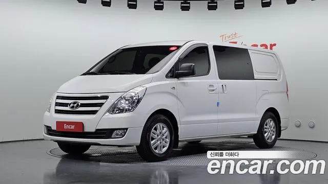 Hyundai Starex 2018 — photo 1