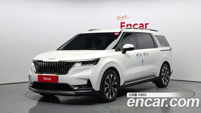 Kia Canival 2023 — photo 1