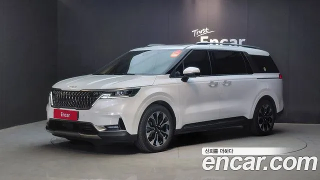 Kia Canival 2023 — photo 1
