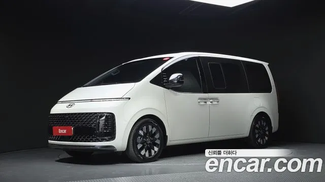 Hyundai Staria 2025 — photo 1