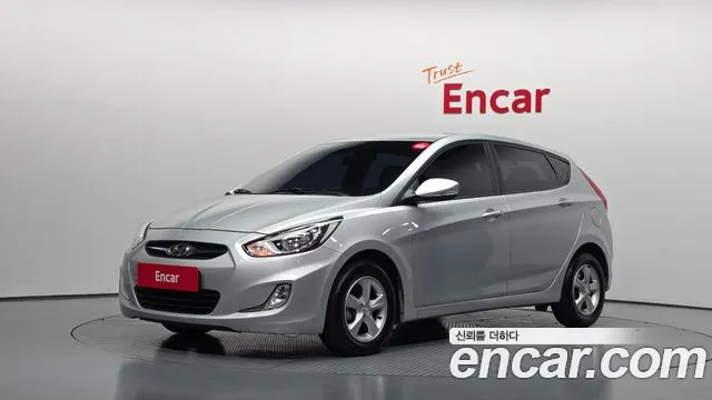 Hyundai Accent 2011 — photo 1