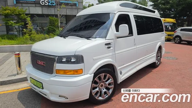GMC Savana 2023 — photo 1