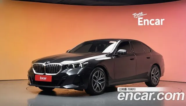 BMW 5-Series 2026 — photo 1