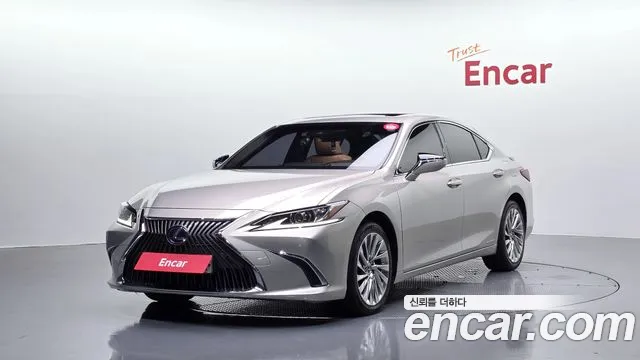Lexus ES 2019 — photo 1