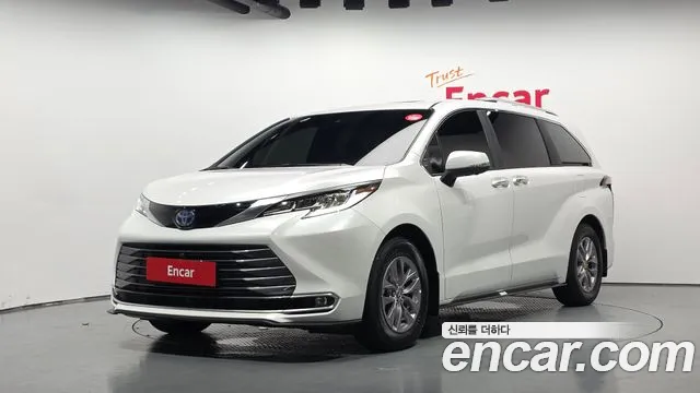 Toyota Sienna 2025 — photo 1
