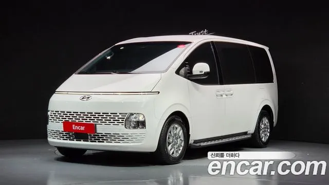 Hyundai Staria 2024 — photo 1