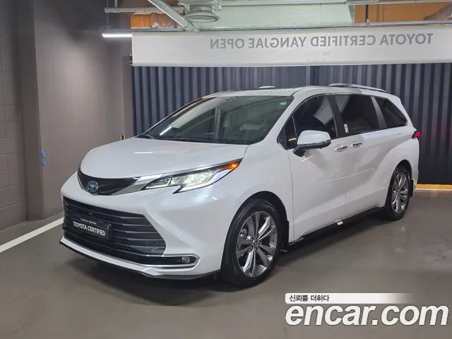 Toyota Sienna 2025 — photo 1