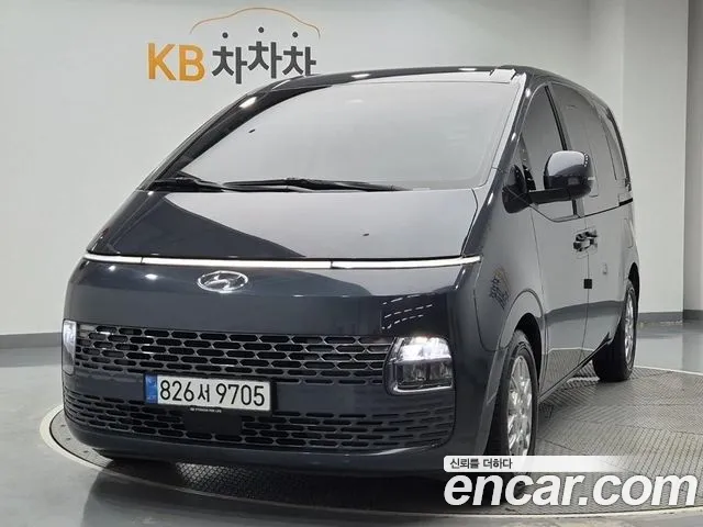 Hyundai Staria 2022 — photo 1