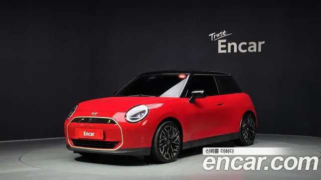 Mini Cooper 2024 — photo 1