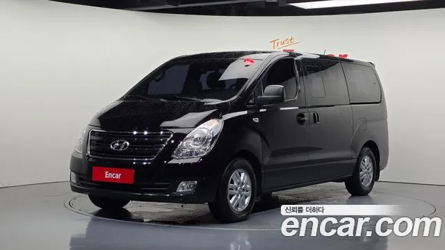 Hyundai Starex 2017 — photo 1