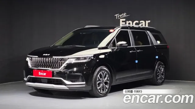 Kia Canival 2023 — photo 1
