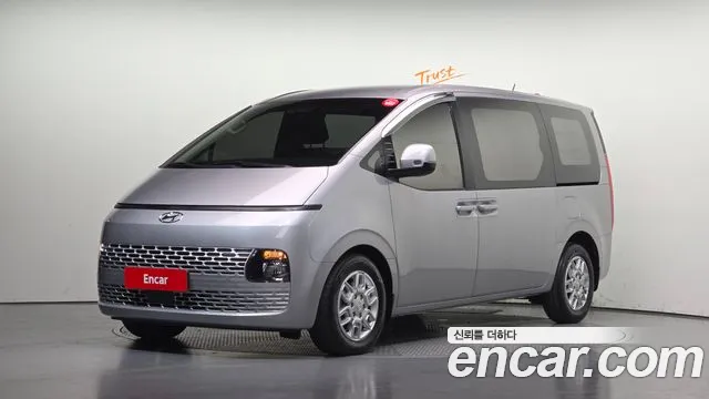 Hyundai Staria 2023 — photo 1