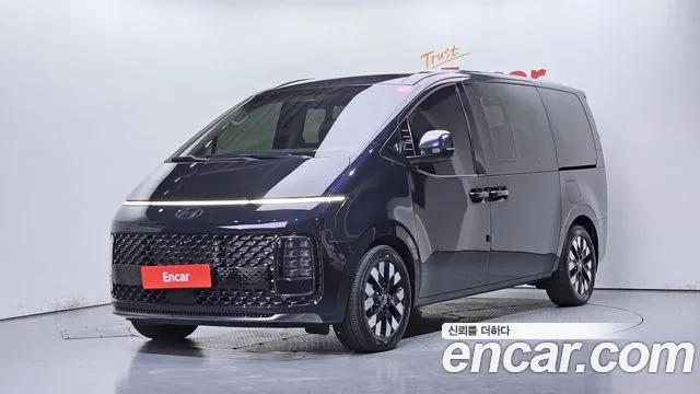 Hyundai Staria 2025 — photo 1