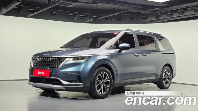 Kia Canival 2022 — photo 1