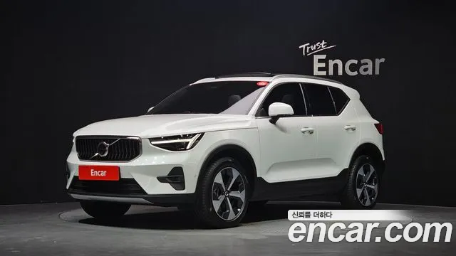 Volvo XC40 2025 — photo 1